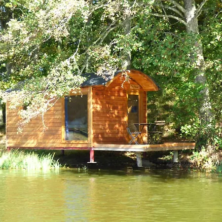 Camping Domaine Du Balbuzard Condat-en-Combraille