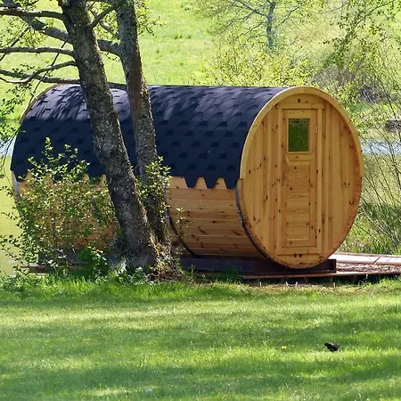 Camping Domaine Du Balbuzard Condat-en-Combraille